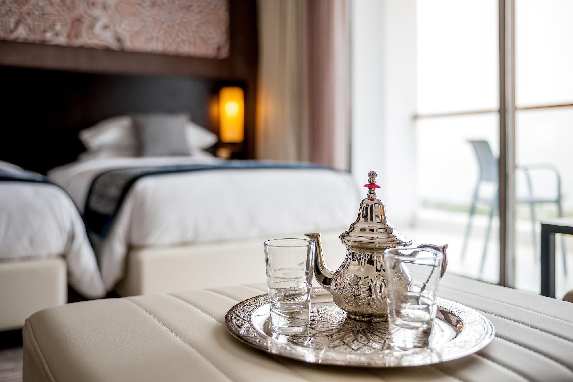 하얏트 플레이스 타가주트 베이 호텔 외부 사진 A Moroccan tea set