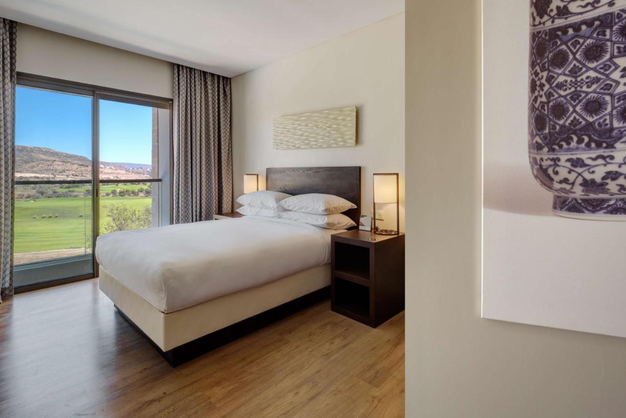 하얏트 플레이스 타가주트 베이 호텔 외부 사진 A bedroom at the Hilton Scottsdale Resort and Villas