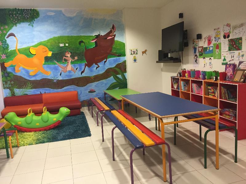 하얏트 플레이스 타가주트 베이 호텔 외부 사진 The waiting room at the Children's Hospital of Saint-Pierre