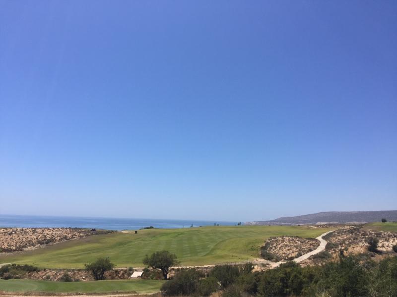 하얏트 플레이스 타가주트 베이 호텔 외부 사진 View of the golf course